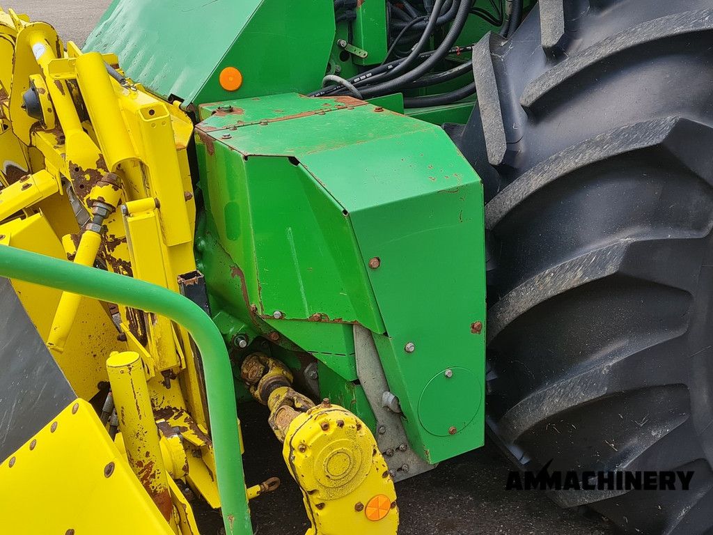 John Deere 7400