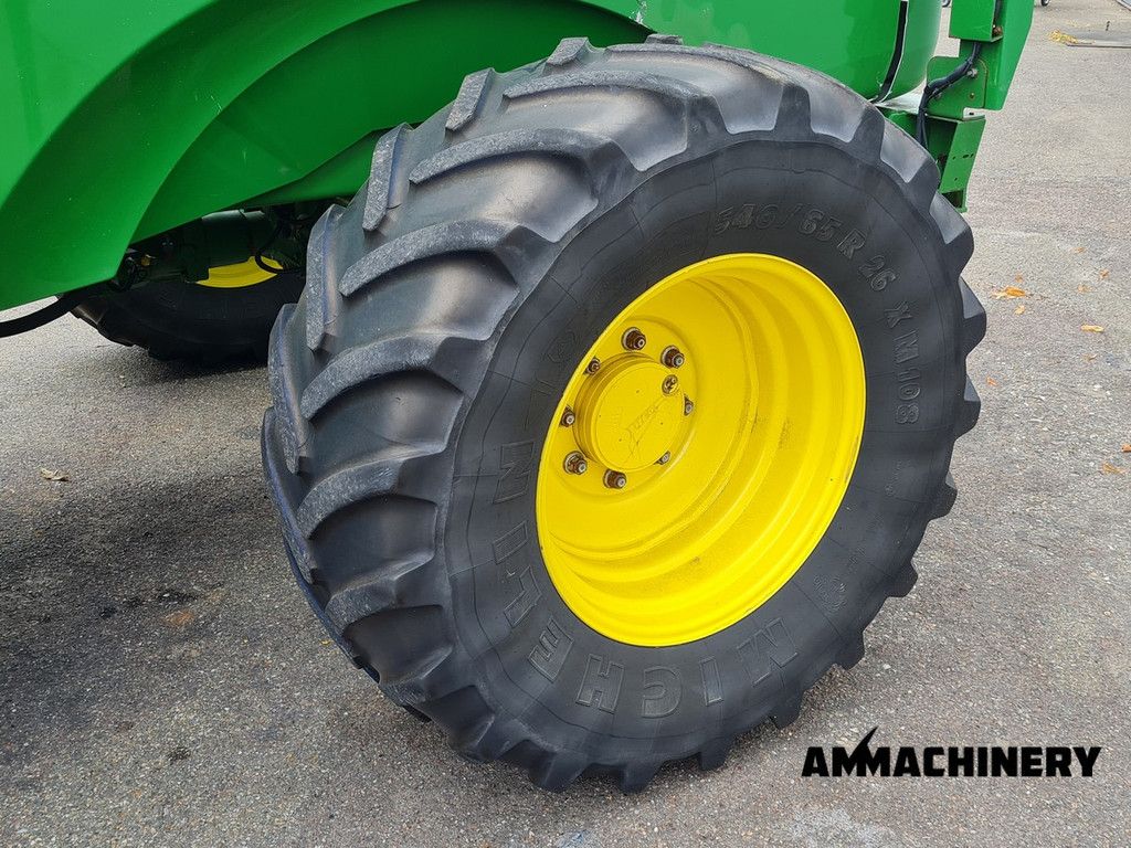 John Deere 7400
