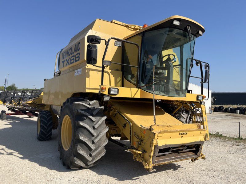 New Holland TX68