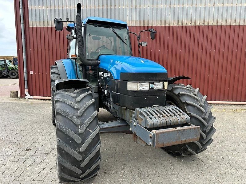 New Holland 8560