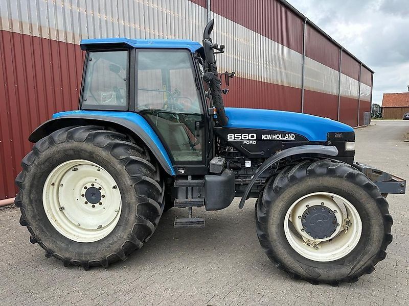 New Holland 8560