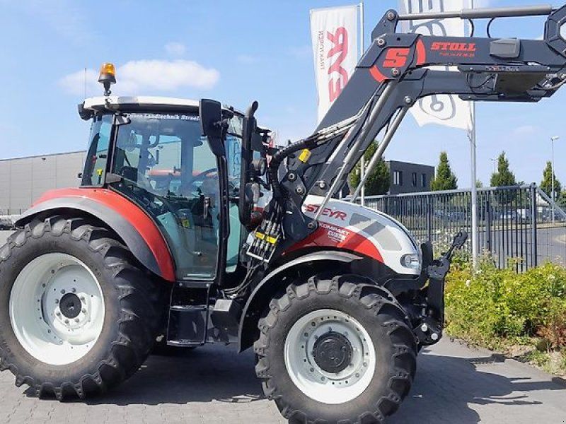Steyr Kompakt 4100 mit Stoll Frontlader und nur 325 Stunden