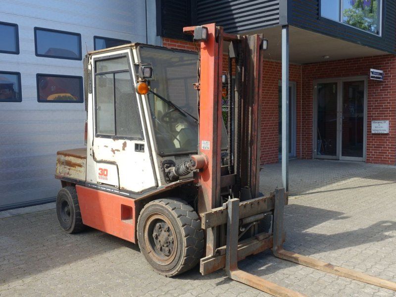 Nissan EGH02A30U // 3 Tons diesel