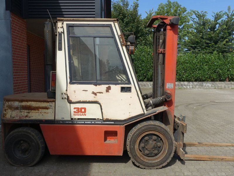 Nissan EGH02A30U // 3 Tons diesel