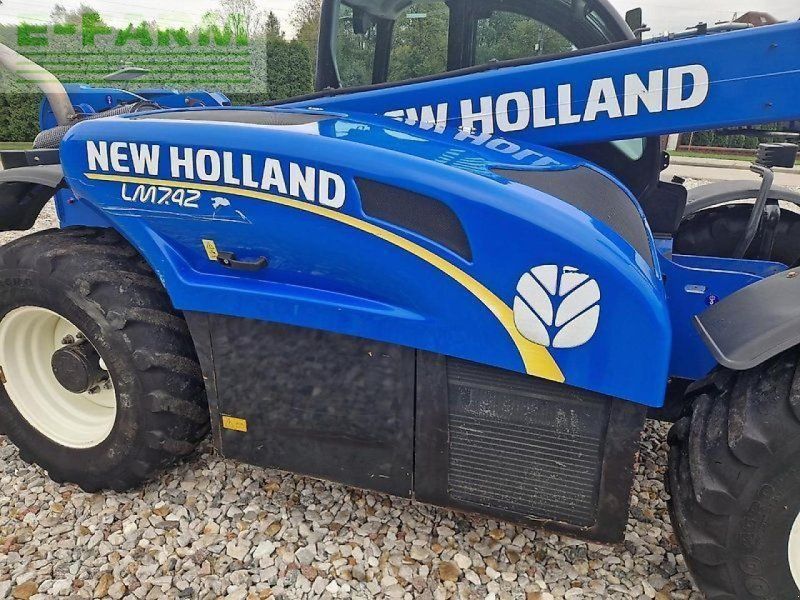New Holland lm 7.42
