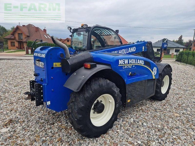 New Holland lm 7.42
