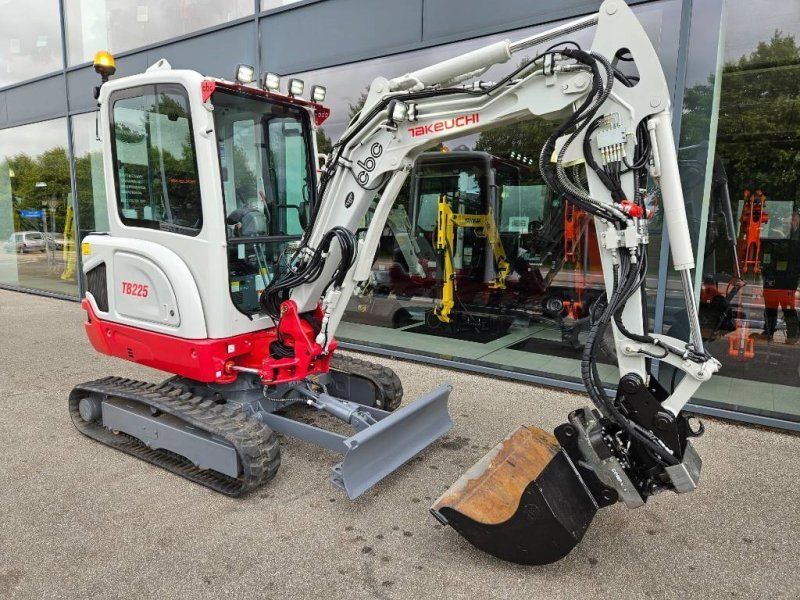 Takeuchi TB 225