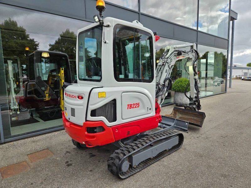 Takeuchi TB 225