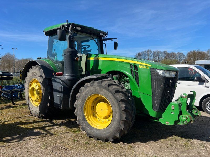 John Deere 8320 R E23