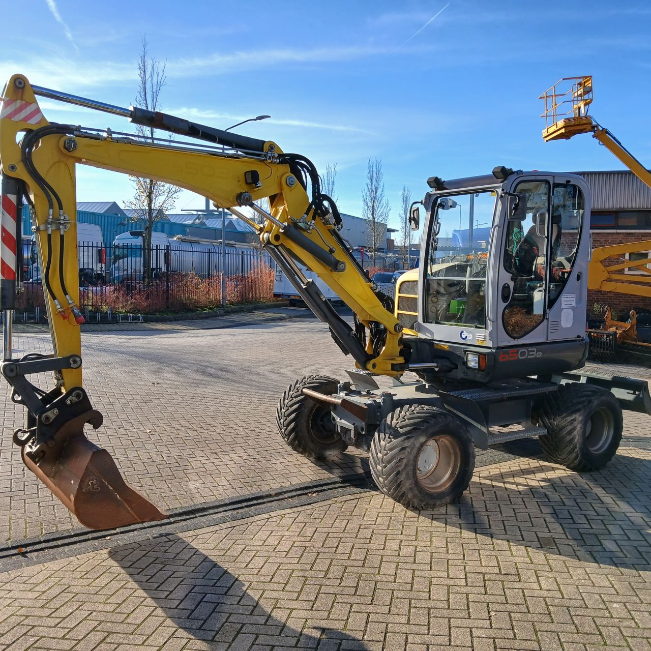 2 X Wacker Neuson 6503 en 1 x Doosan DX55W.