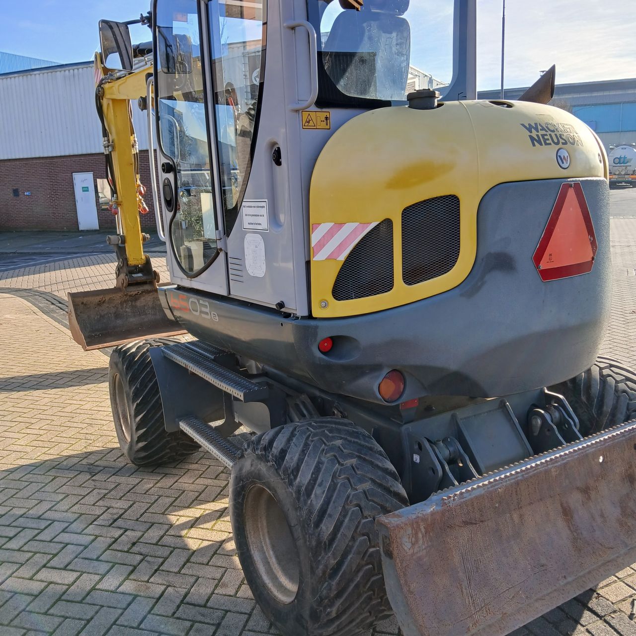2 X Wacker Neuson 6503 en 1 x Doosan DX55W.