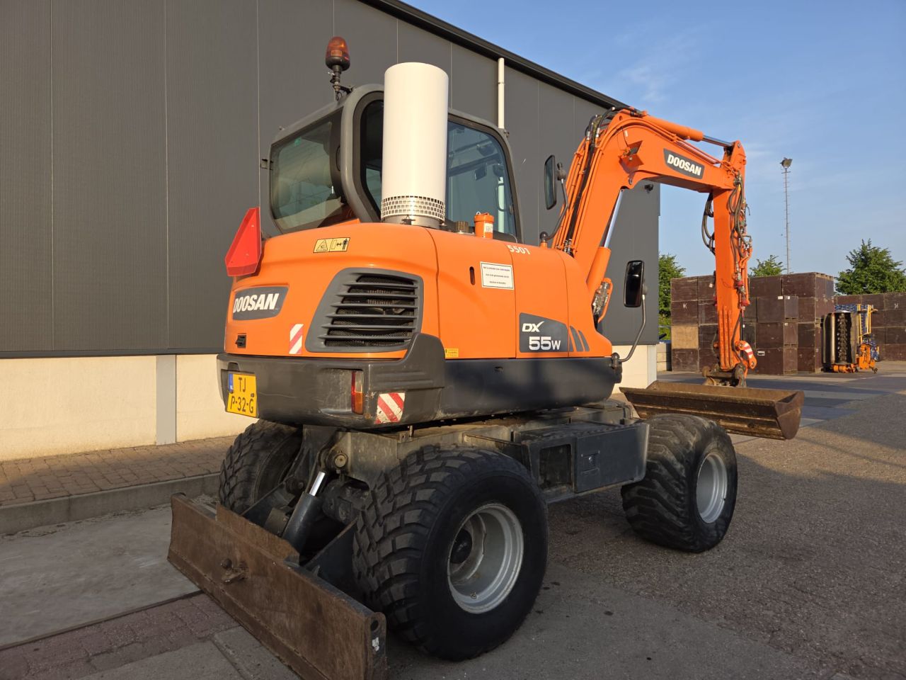 2 X Wacker Neuson 6503 en 1 x Doosan DX55W.
