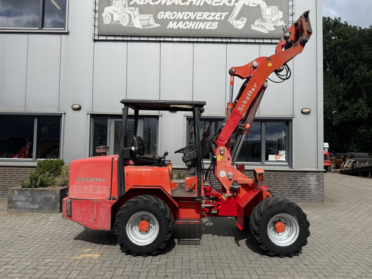Schaffer 5058Z 60PK minishovel kniklader