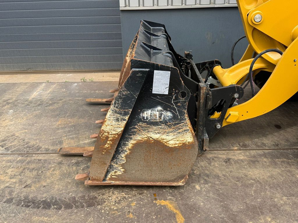 Caterpillar 908M