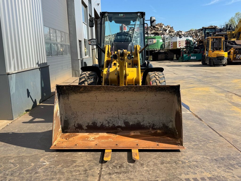 Caterpillar 908M