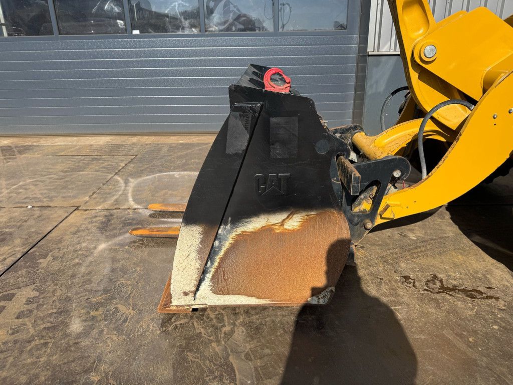 Caterpillar 908M
