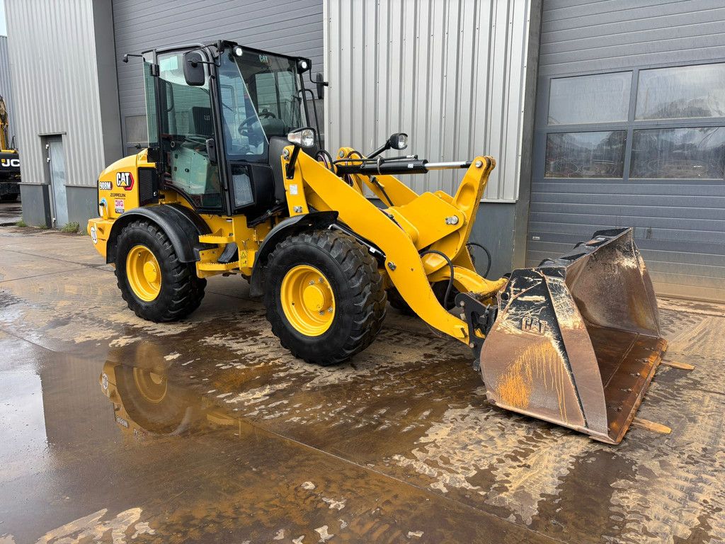 Caterpillar 908M
