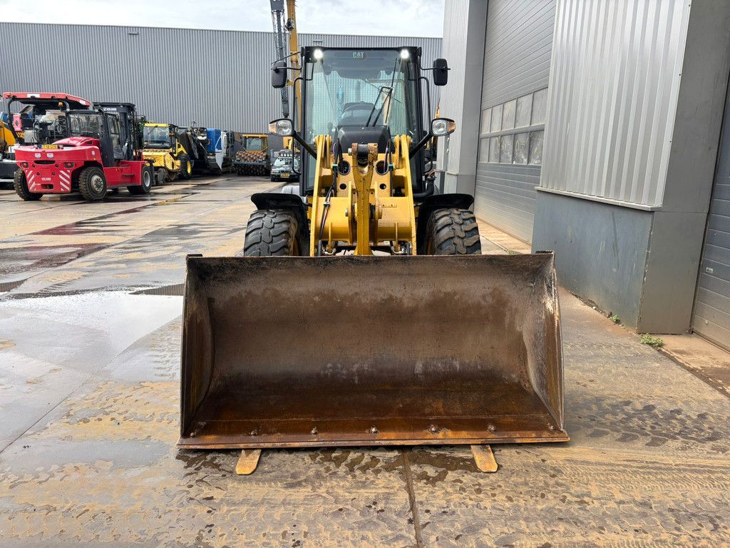 Caterpillar 908M