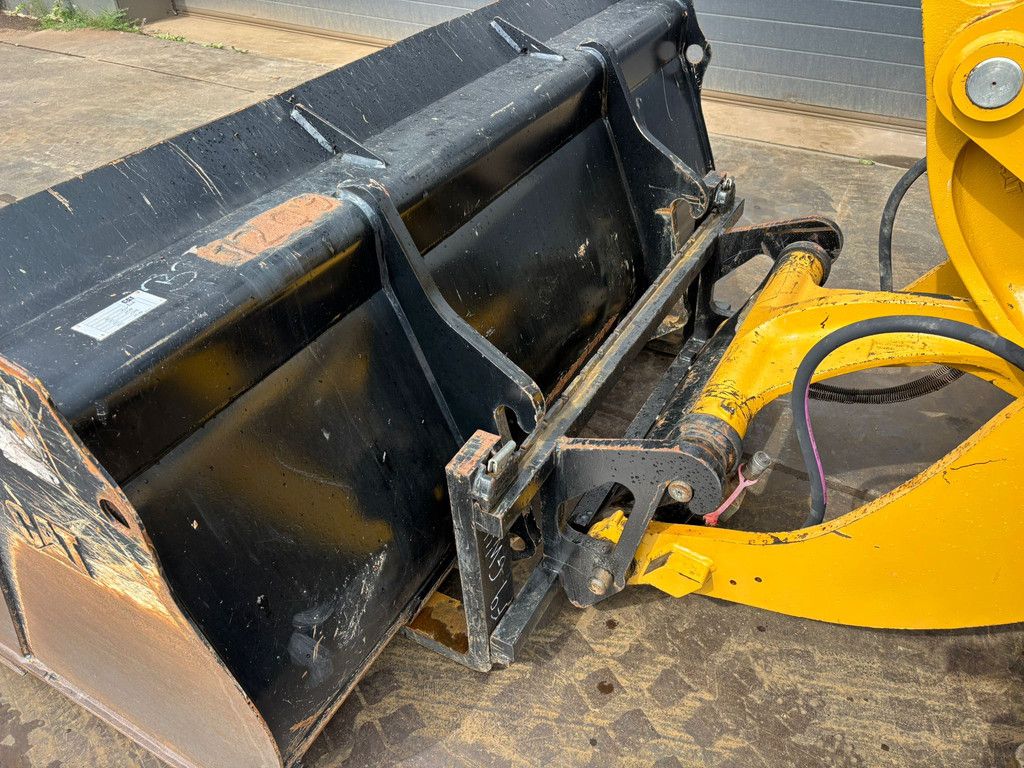 Caterpillar 908M