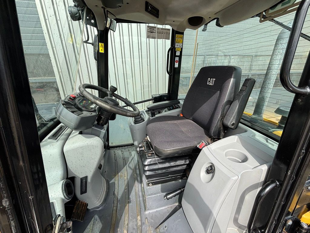 Caterpillar 908M