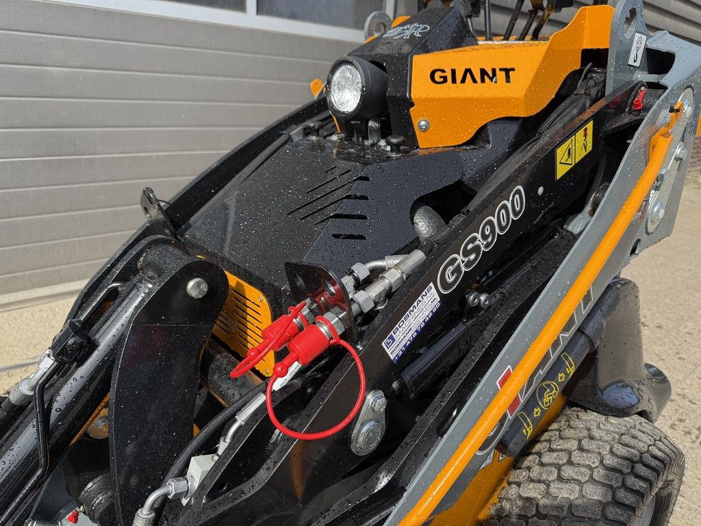Giant GS900 SKID schranklader / minishovel NIEUW