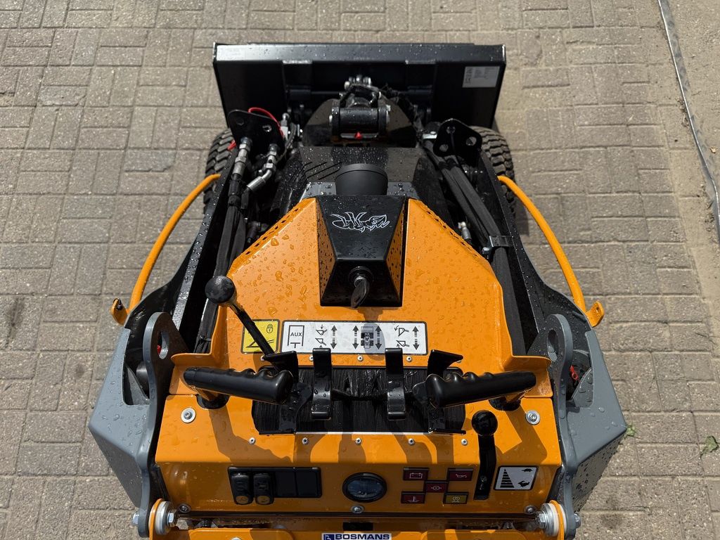 Giant GS900 SKID schranklader / minishovel NIEUW