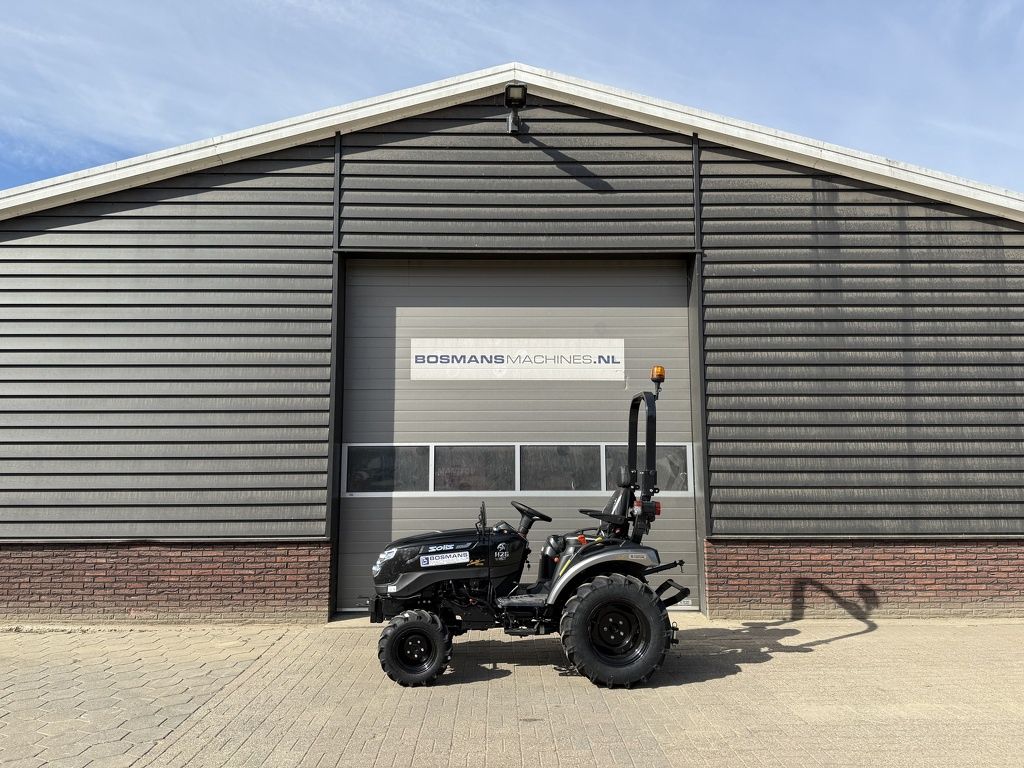 Solis 26 HST minitractor NIEUW black edition / brede agri banden