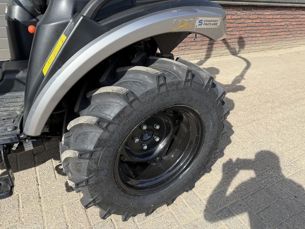 Solis 26 HST minitractor NIEUW black edition / brede agri banden