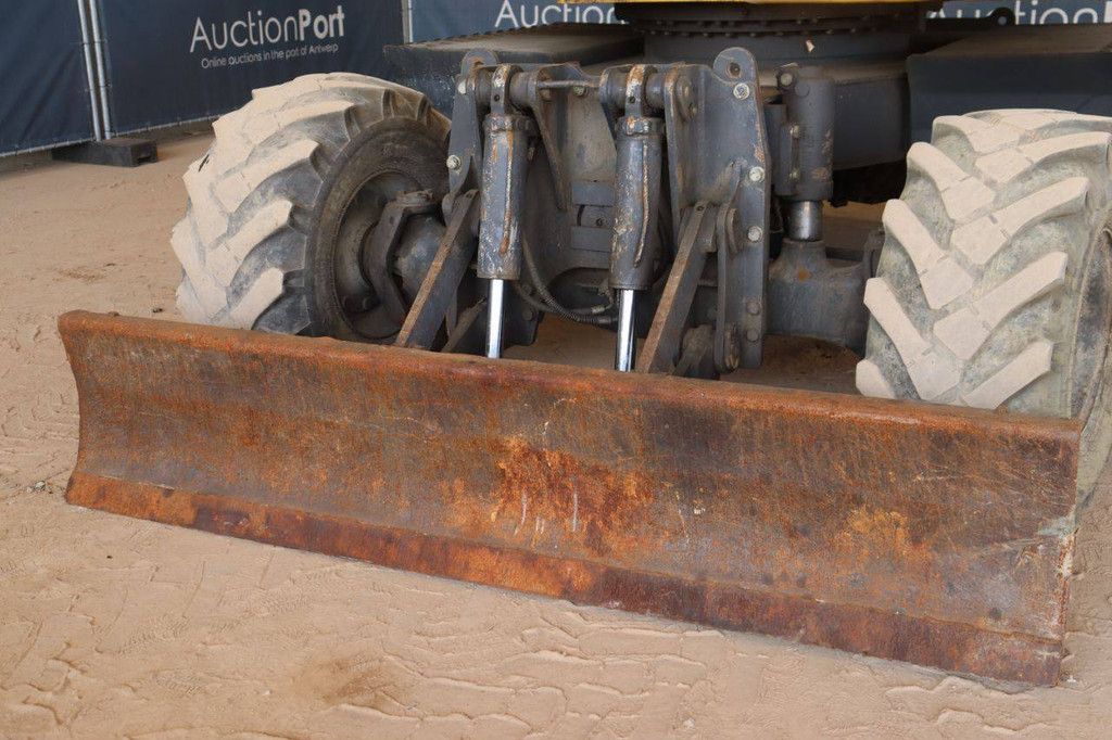 Wheel excavator Komatsu PW140-7 Diesel 32.5kW 2008