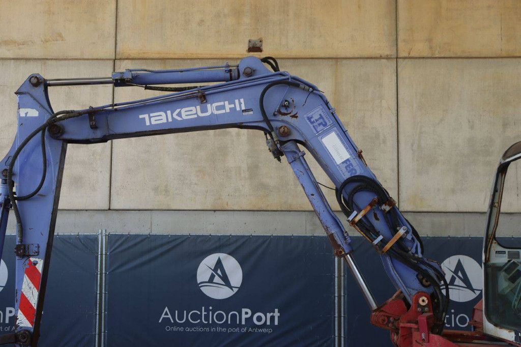 Rupsgraafmachine Takeuchi TB80FR Diesel 41.2kW 2002