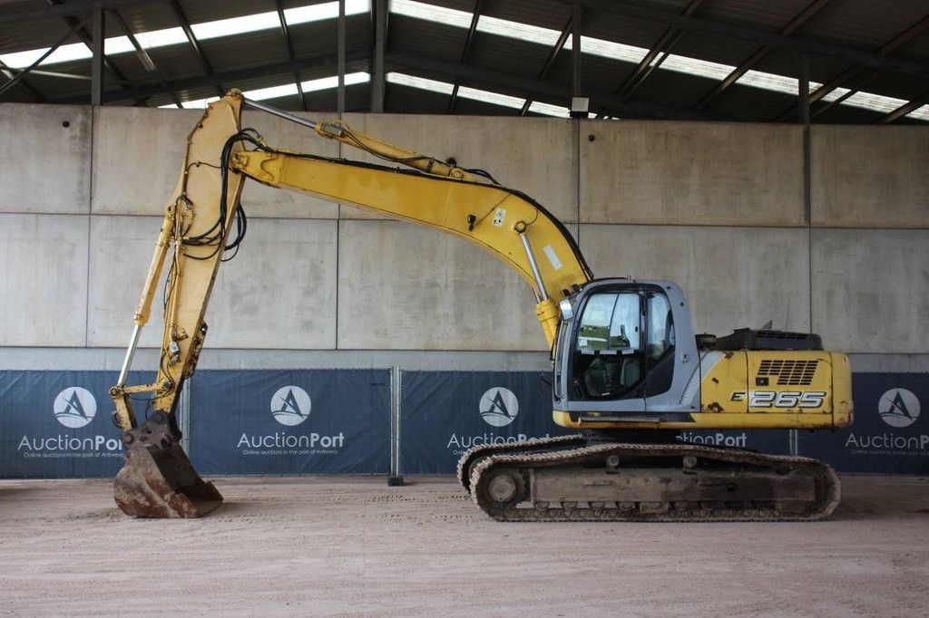 Rupsgraafmachine New Holland E265 Diesel 2007