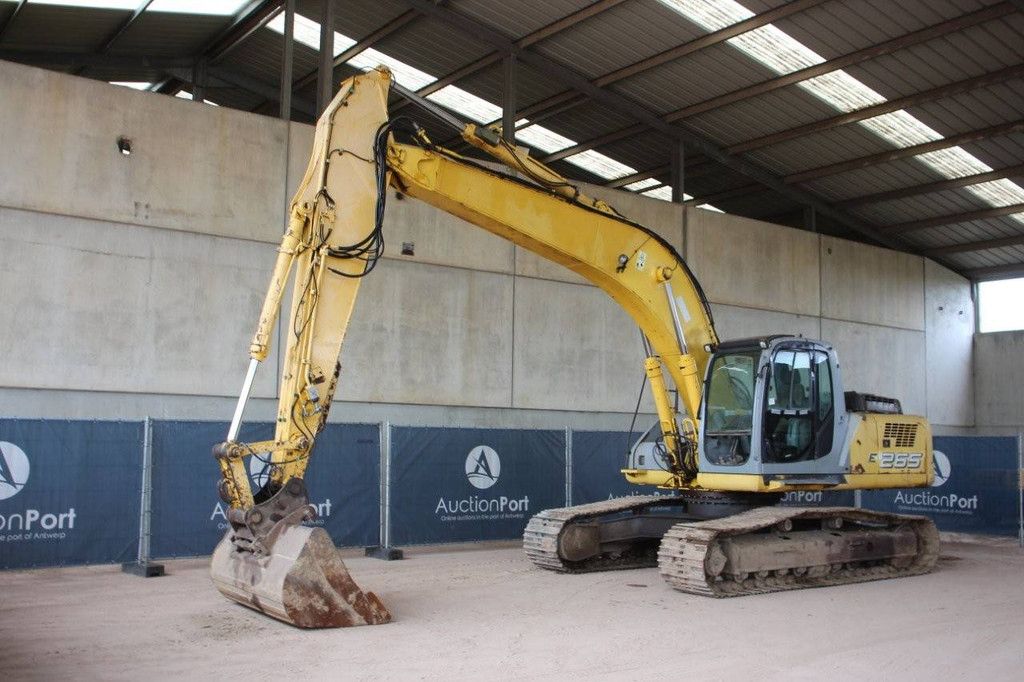 Rupsgraafmachine New Holland E265 Diesel 2007