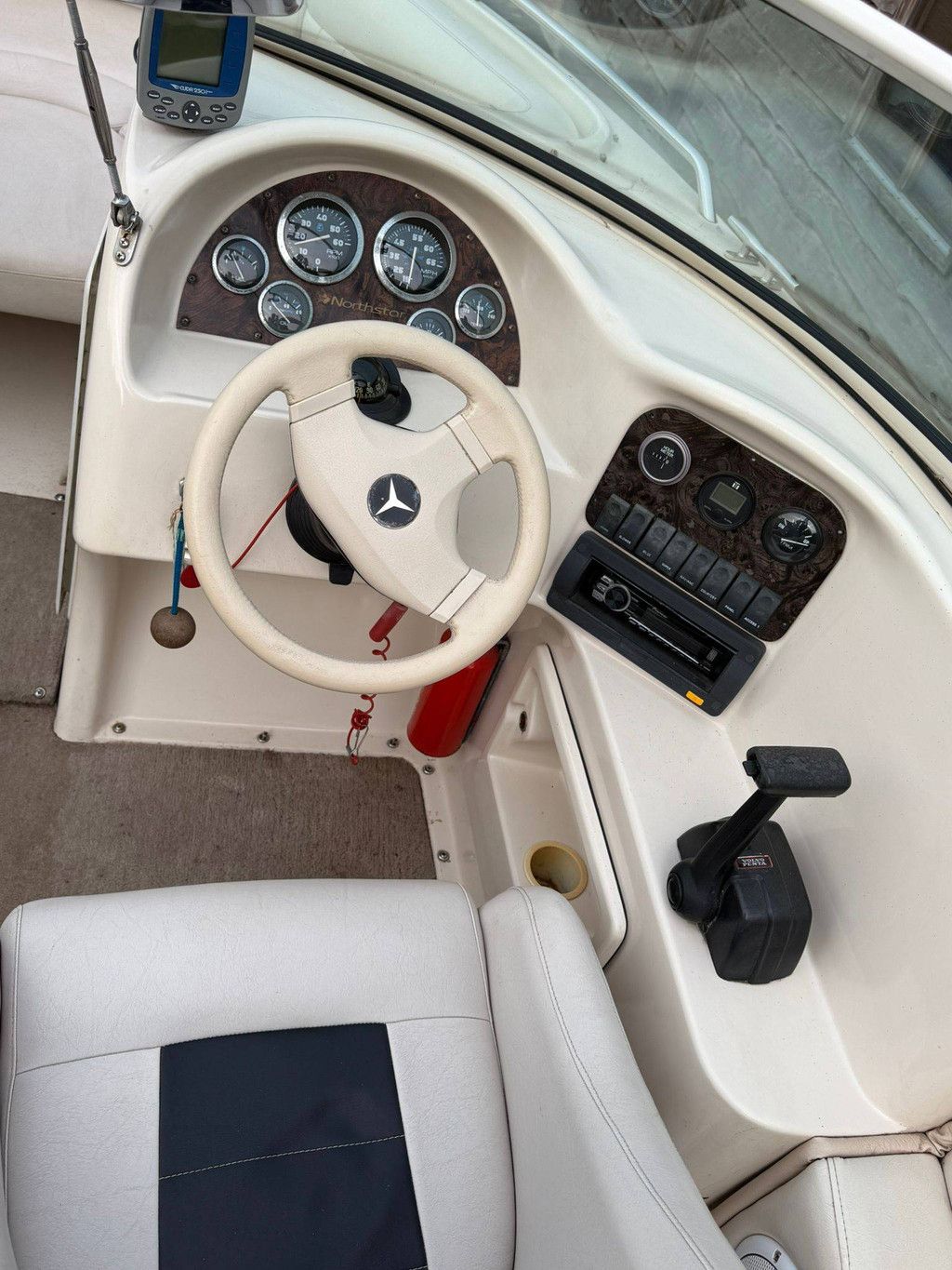 Speedboot Bayliner Scorpion 210