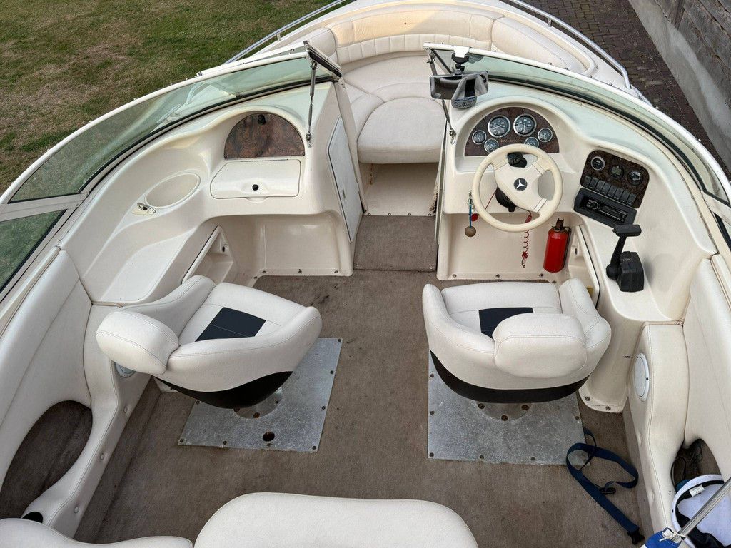 Speedboot Bayliner Scorpion 210