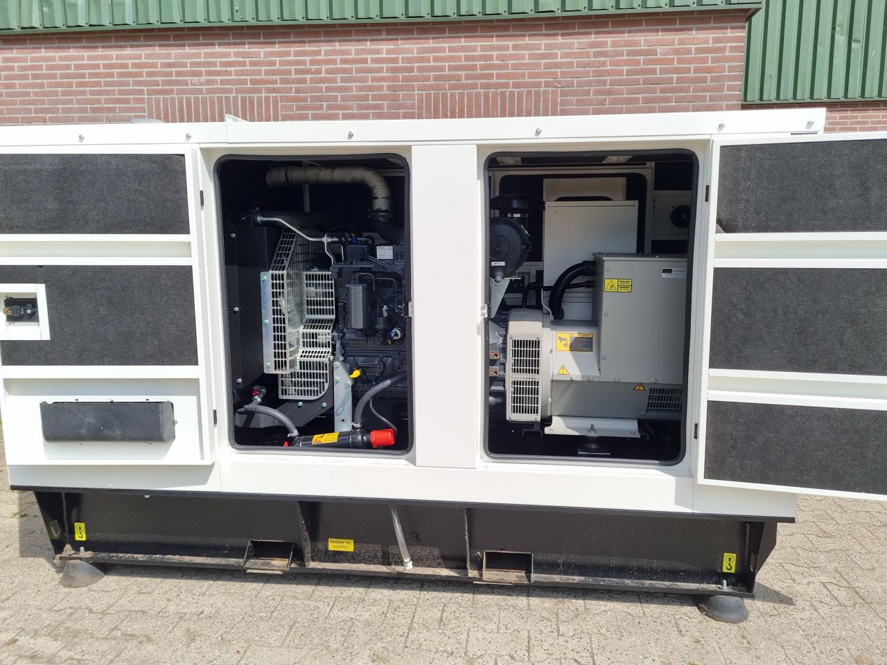 Iveco FPT Stamford 80 KVA aggregaat generator noodstroom