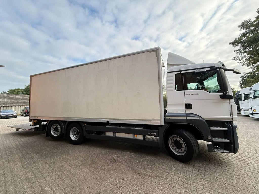 MAN TGS 26.320 EEV Koffer Stuuras AHK 3.000KG LBW 370.859 KM! NL Truck