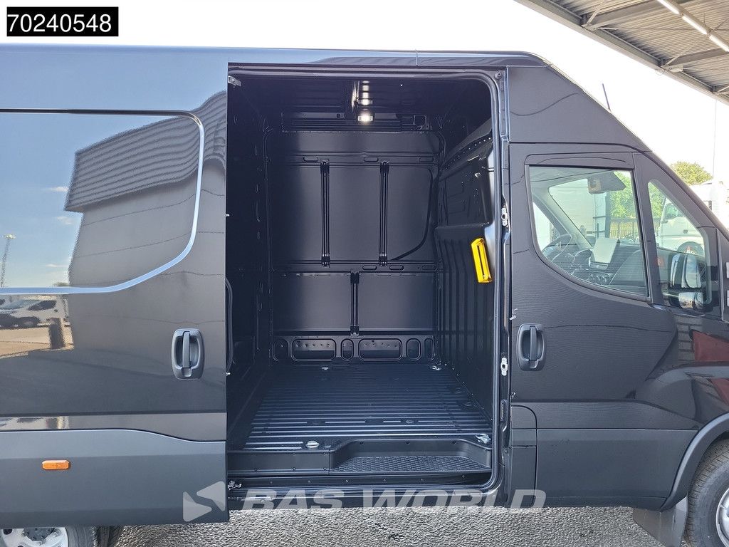 Iveco Daily 35C21 3.0L Automaat 210PK L2H2 Dubbellucht 3,5t Trekgewicht LED ACC Navi Airco Camera Euro6 L2 12m3 A/C