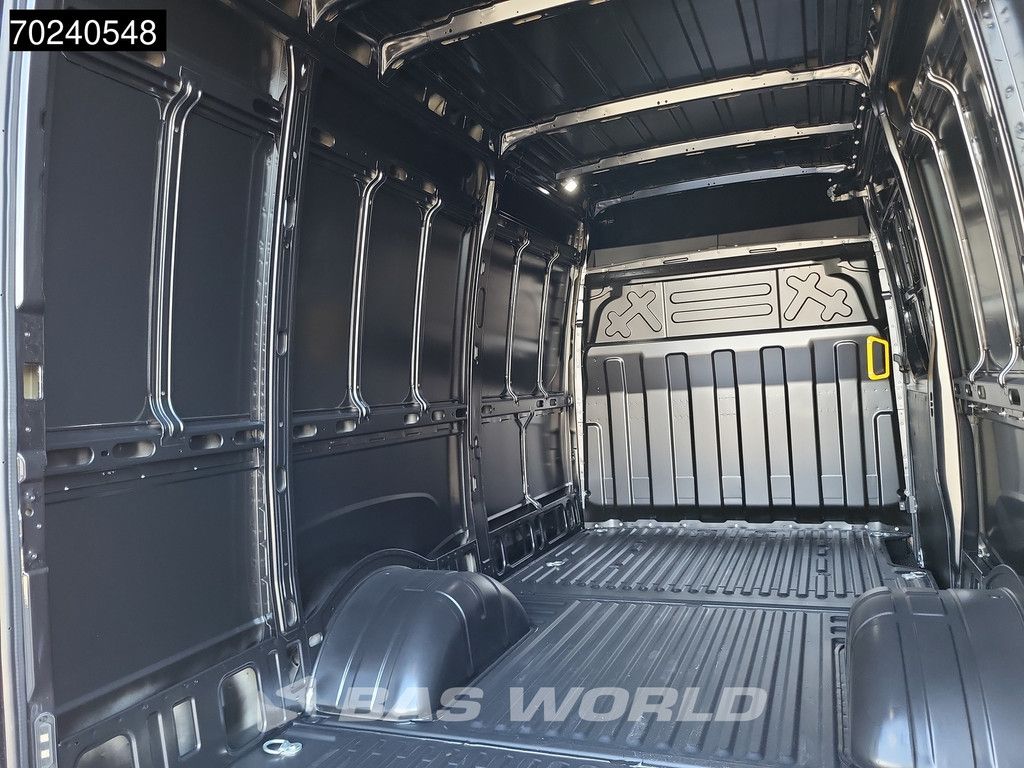 Iveco Daily 35C21 3.0L Automaat 210PK L2H2 Dubbellucht 3,5t Trekgewicht LED ACC Navi Airco Camera Euro6 L2 12m3 A/C
