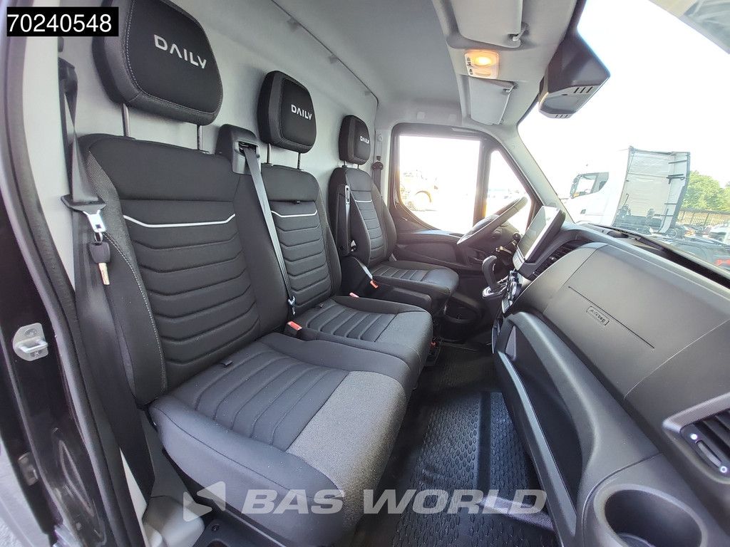 Iveco Daily 35C21 3.0L Automaat 210PK L2H2 Dubbellucht 3,5t Trekgewicht LED ACC Navi Airco Camera Euro6 L2 12m3 A/C