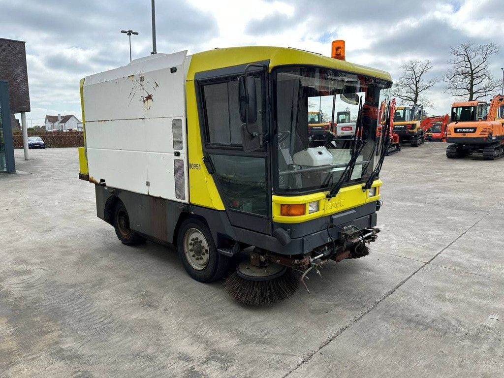 Sweeper truck Ravo 5002 Diesel 81kW 1995