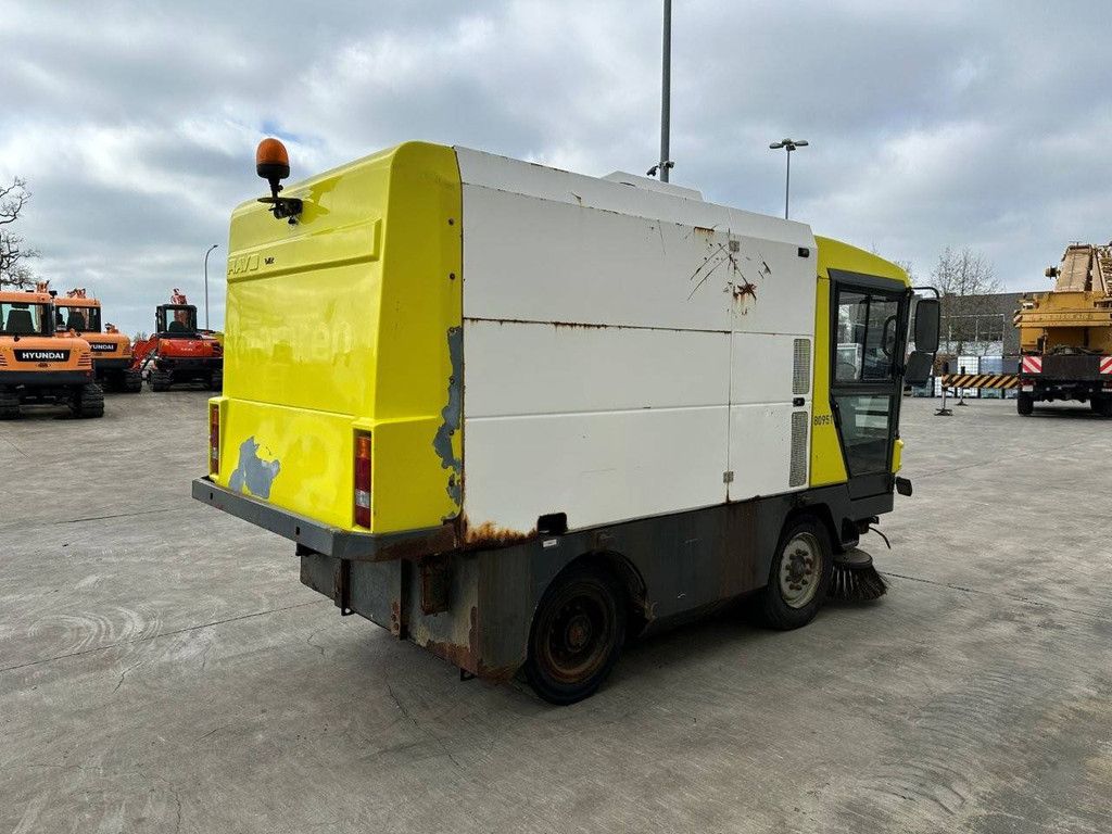 Sweeper truck Ravo 5002 Diesel 81kW 1995
