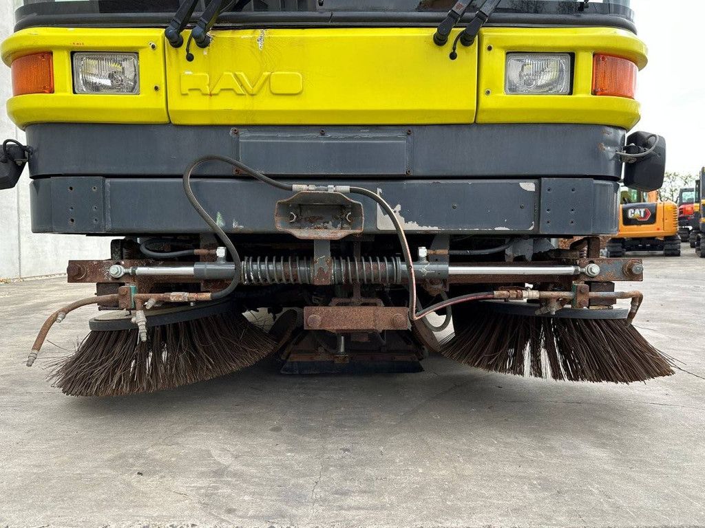 Sweeper truck Ravo 5002 Diesel 81kW 1995
