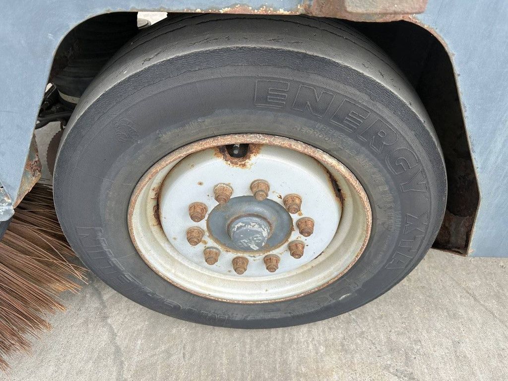 Sweeper truck Ravo 5002 Diesel 81kW 1995