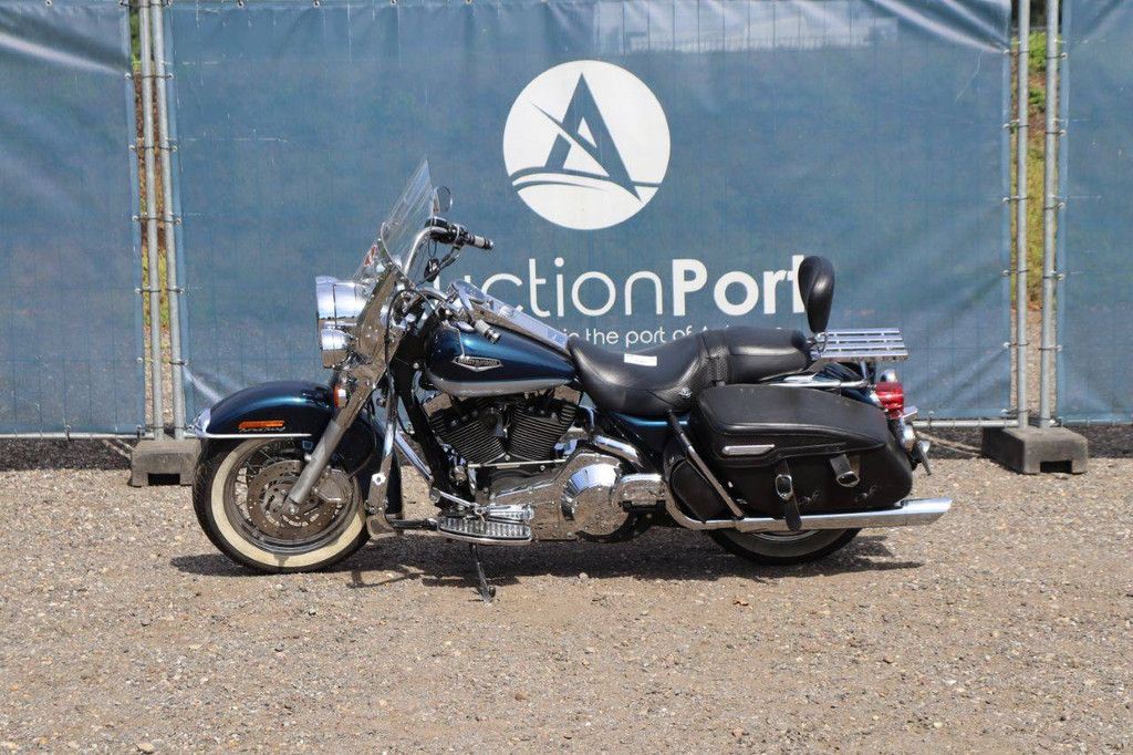 Harley-Davidson Road King Gasoline