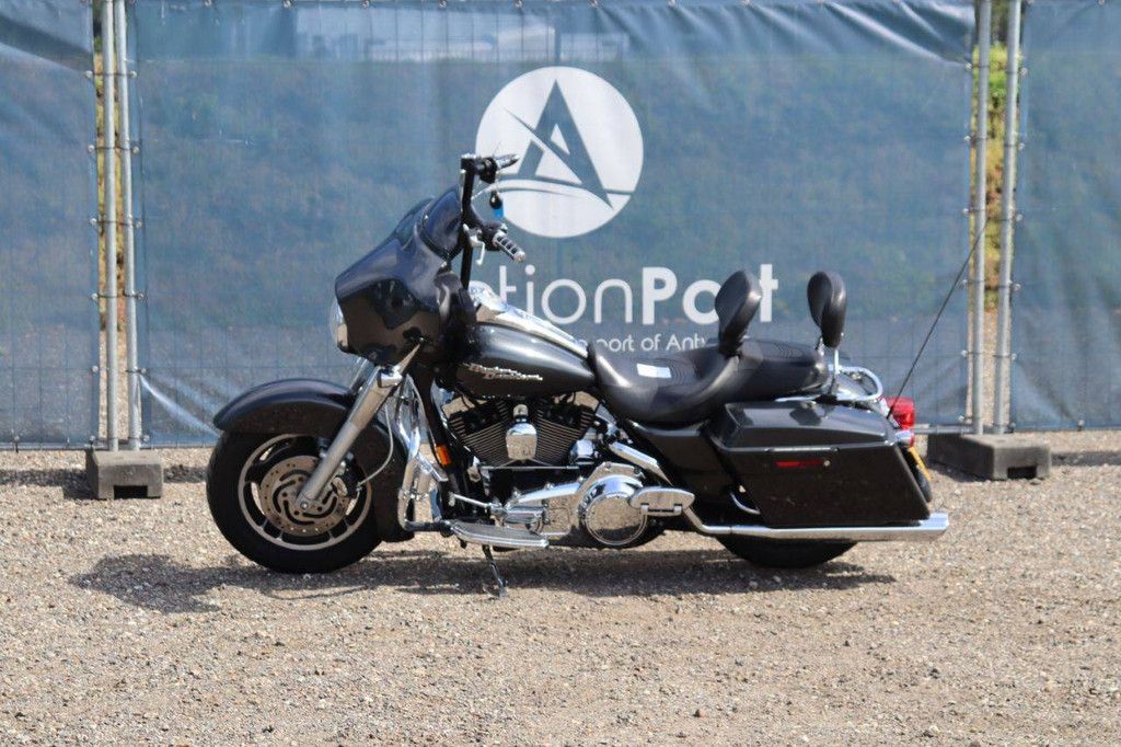 Harley-Davidson FLHX Street Glide Benzine 82pk 2007
