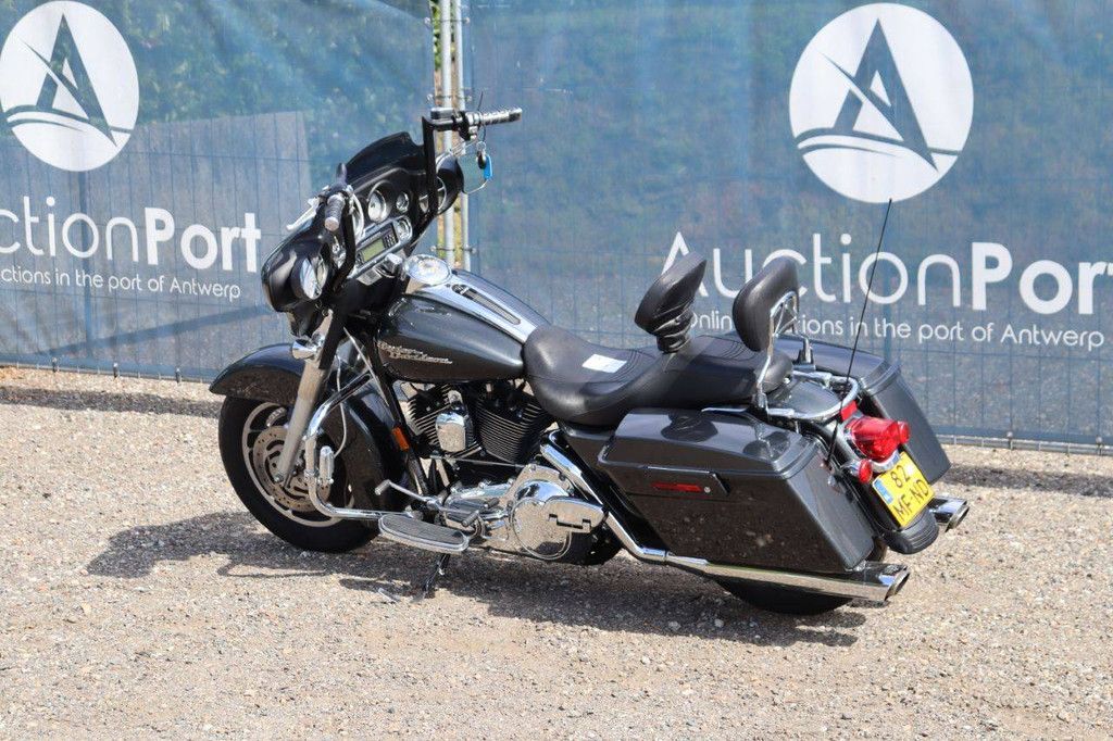 Harley-Davidson FLHX Street Glide Benzine 82pk 2007