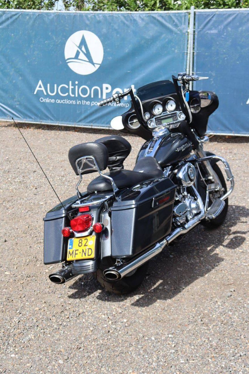 Harley-Davidson FLHX Street Glide Benzine 82pk 2007