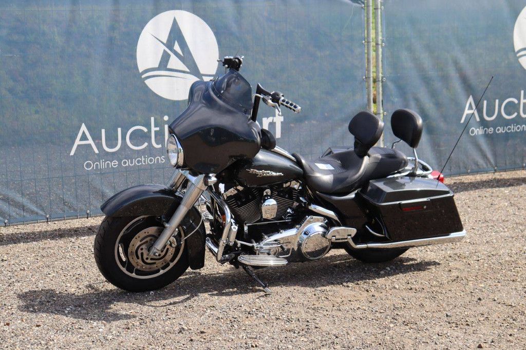 Harley-Davidson FLHX Street Glide Benzine 82pk 2007