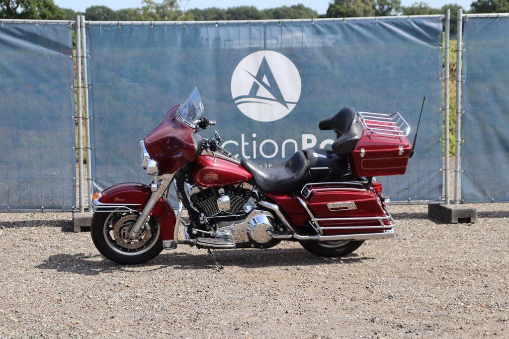 Harley-Davidson FLHTC Benzin 67 PS 2004
