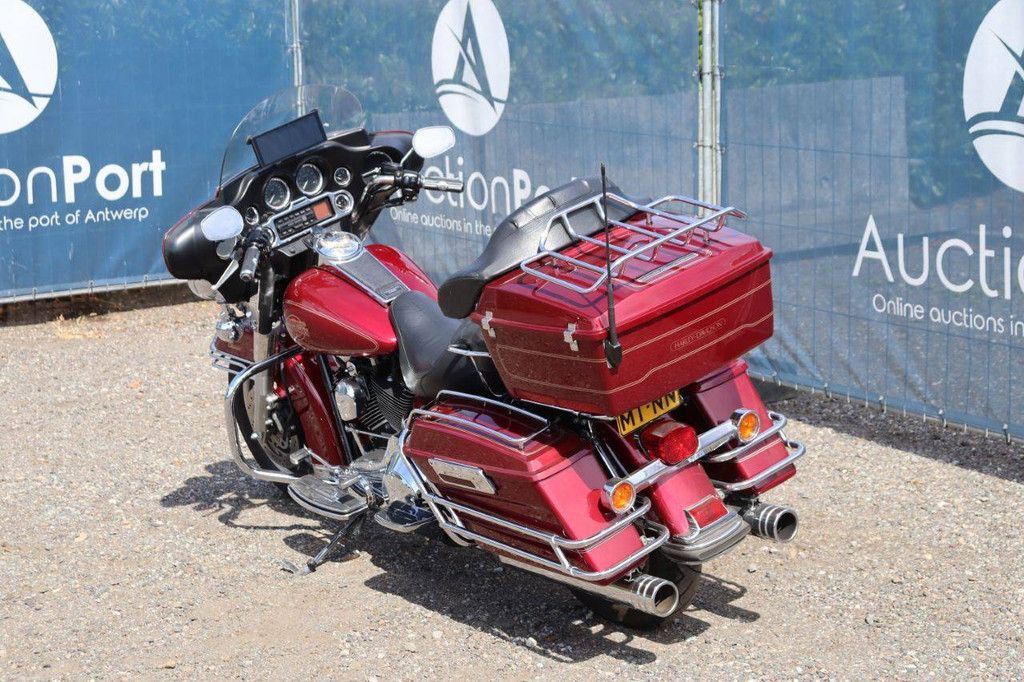 Harley-Davidson FLHTC Benzin 67 PS 2004